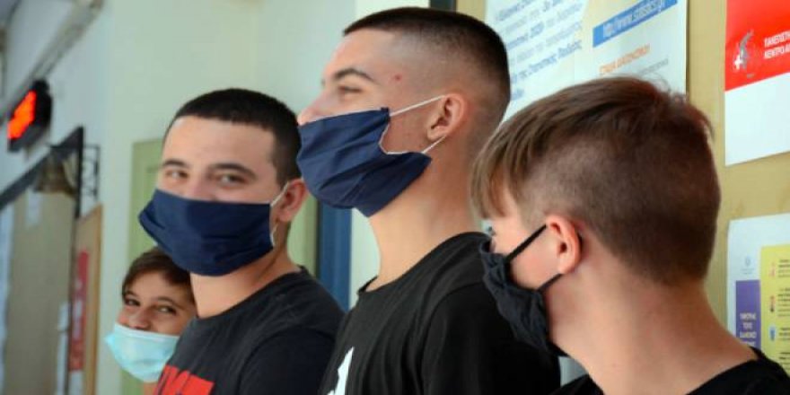 Yunanistan'ın maske sınavı: Boyut yanlış hesaplandı, sosyal medya yıkıldı