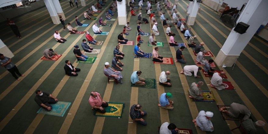 Gazze Şeridi'ndeki birçok kentte camiler yeniden ibadete açıldı