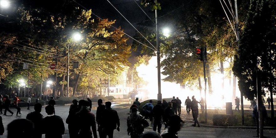 Kırgızistan polisinin seçim protestolarına müdahalesinde 65 kişi yaralandı