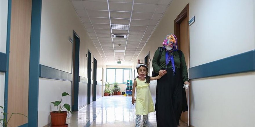 Suriyeli küçük Hane'nin yüzü doku nakliyle güldü