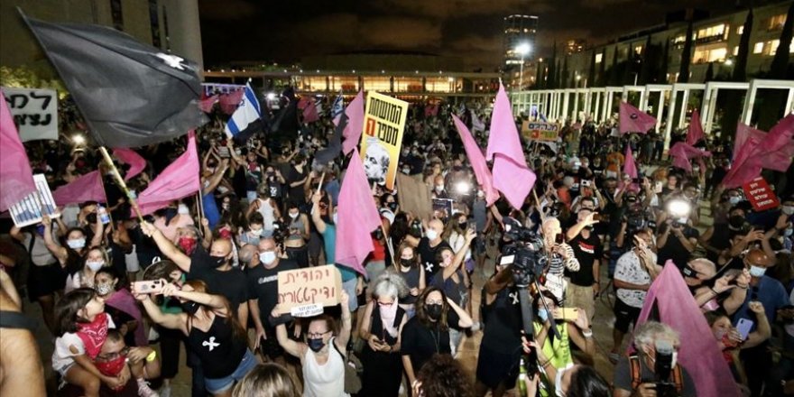 Tel Aviv’deki Netanyahu karşıtı gösterilere binlerce kişi katıldı