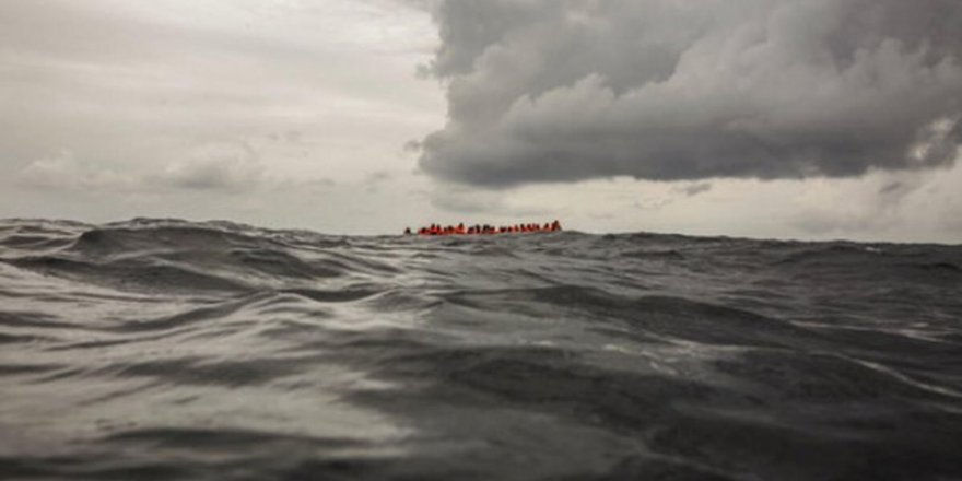 Tunus açıklarında göçmen teknesi battı: 11 ölü