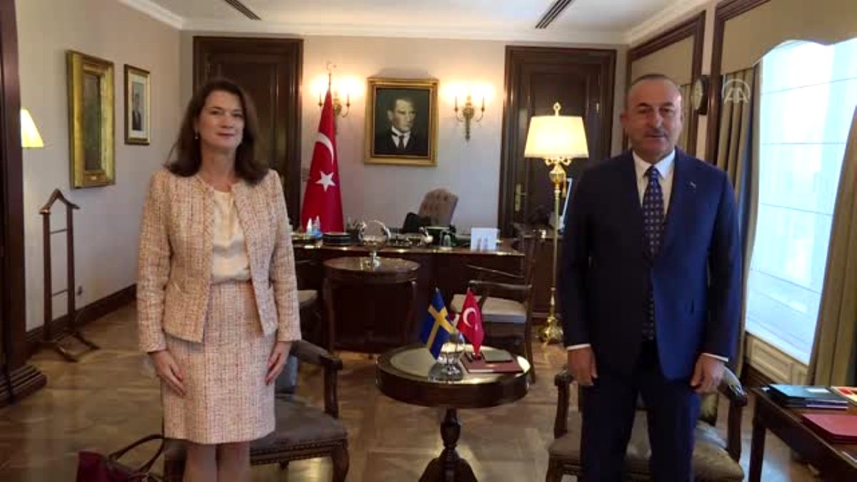 Çavuşoğlu'nun İsveçli bakana verdiği cevap Yunan basınında