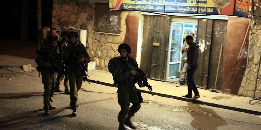 Siyonist İsrail güçleri 14 Filistinliyi gözaltına aldı