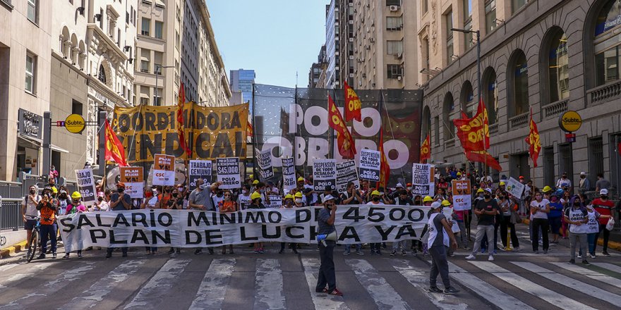 Arjantin'de asgari ücret ve sosyal yardımların artırılması talebiyle gösteri düzenlendi
