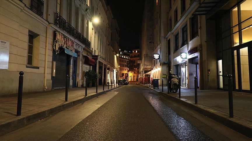 Fransa'da sokağa çıkma yasağı ilan edildi