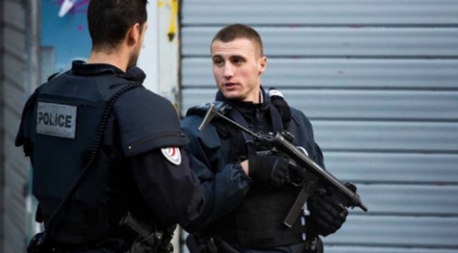 Fransa'da bıçaklı saldırı: Üç ölü var