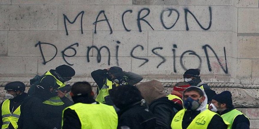 Fransa'da 'Macron istifa' sesleri yükseliyor