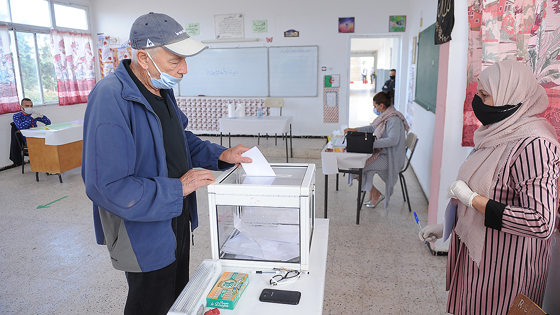 Cezayir'de Anayasa referandumuna katılım yüzde 23,7 oldu