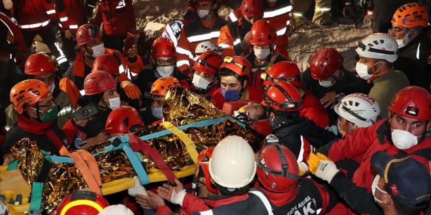 14 yaşındaki depremzede yaklaşık 58 saat sonra enkazdan yaralı olarak çıkarıldı