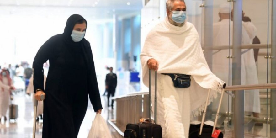 Yurt dışından ilk umre kafilesi 8 ay aradan sonra Suudi Arabistan'a ulaştı