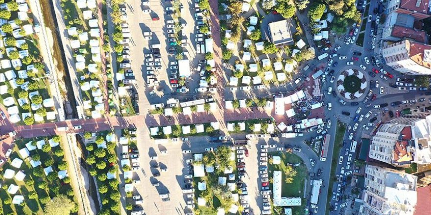 İzmir'de depremden etkilenenler için 3 bin 11 çadır kuruldu