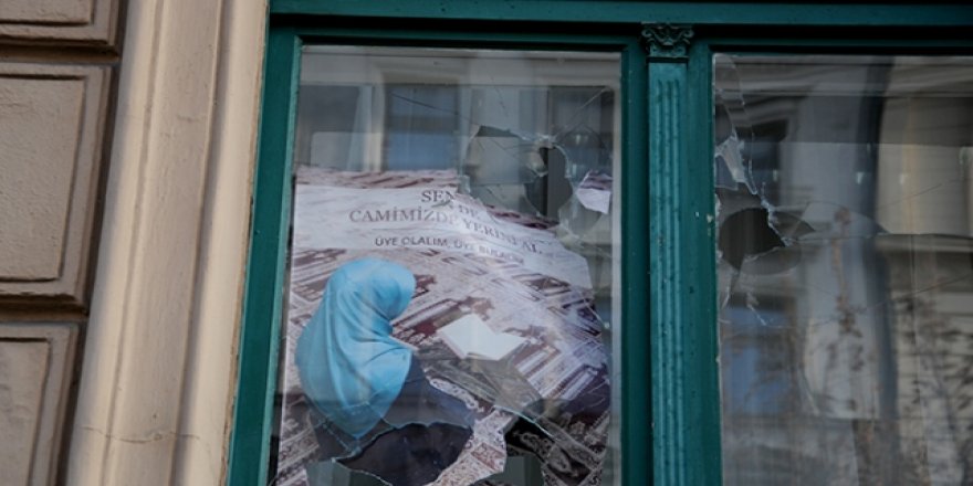 Almanya'da yine bir camiye saldırdılar