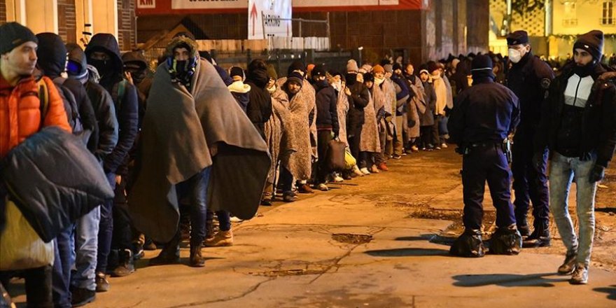 Paris'te yaklaşık 2 bin göçmenin kaldığı kamp tahliye edildi