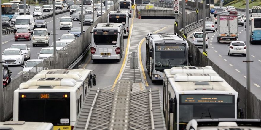 İBB Meclisi 300 metrobüs için 90 milyon avro dış borca onay verdi