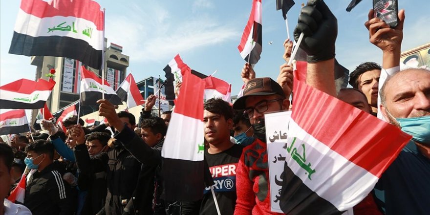 Bağdat’ta Sadr yanlıları erken seçim talebiyle gösteri yaptı