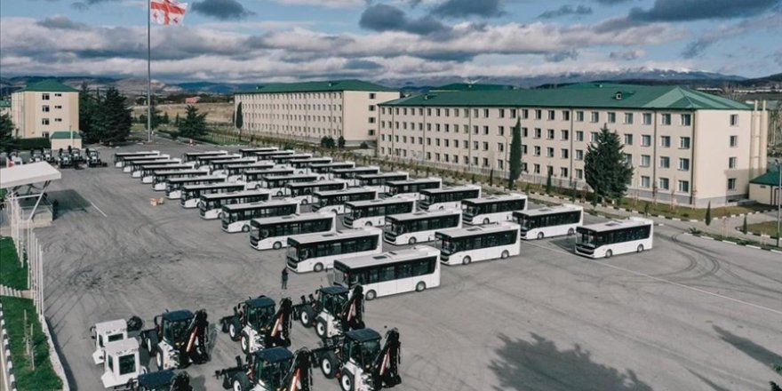 Türkiye’den Gürcistan ordusuna zırhlı iş makinesi ve özel otobüs desteği