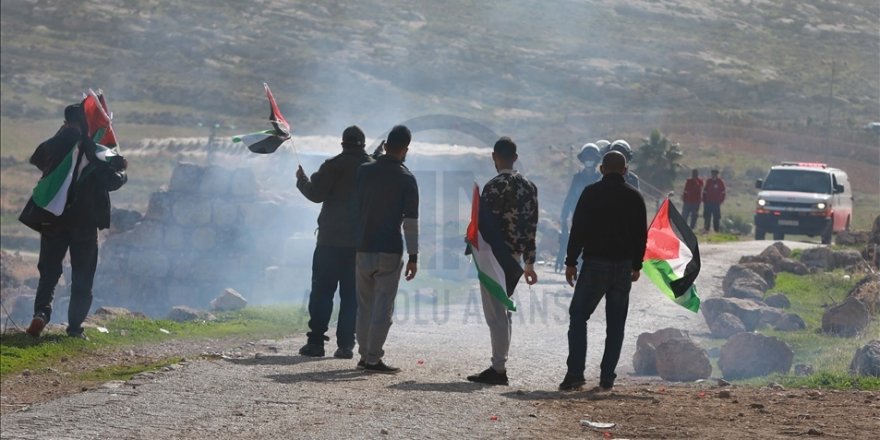 Siyonistler Batı Şeria'da biri çocuk 5 Filistinliyi yaraladı