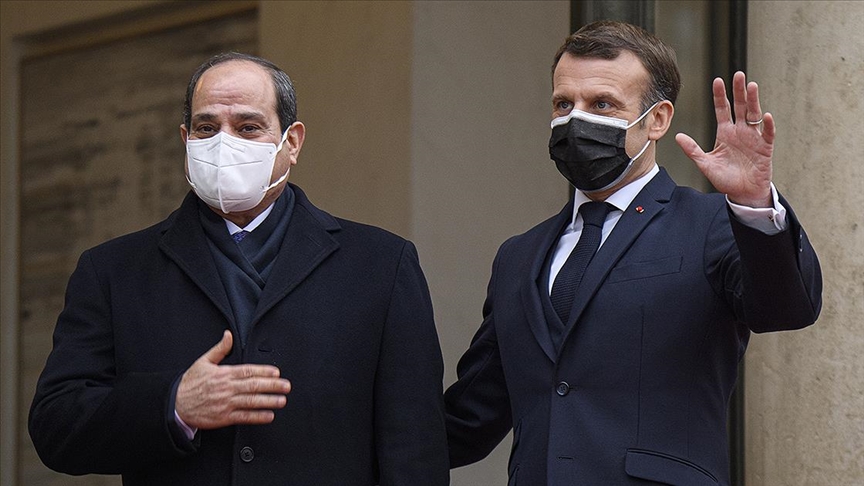 Sisi’ye gizli gizli Fransız nişanı takıldı