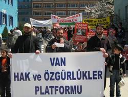 Başörtü düşmanı çetecilerle uzlaşılamaz!