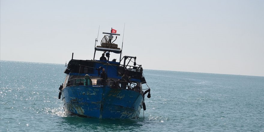 Tunus açıklarında göçmen teknesi battı: 20 kişinin cesedine ulaşıldı