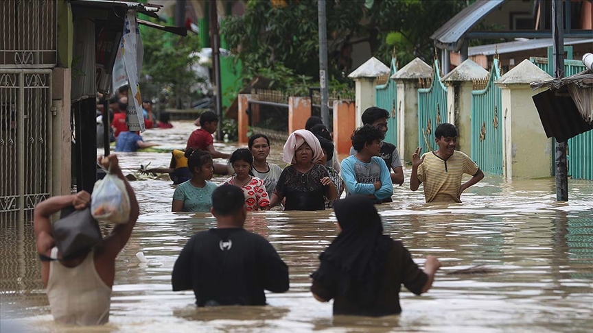 Endonezya'da 22 bin kişi selden etkilendi, 2 kişi öldü