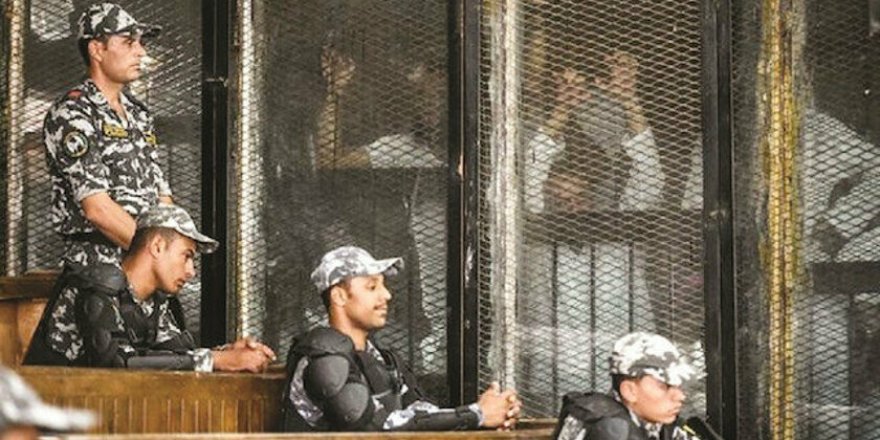 Sisi cuntası 79 mahkumu ölüme terk etti