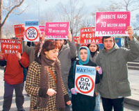 “Sessiz Ol, Hâkim Çalışıyor!”