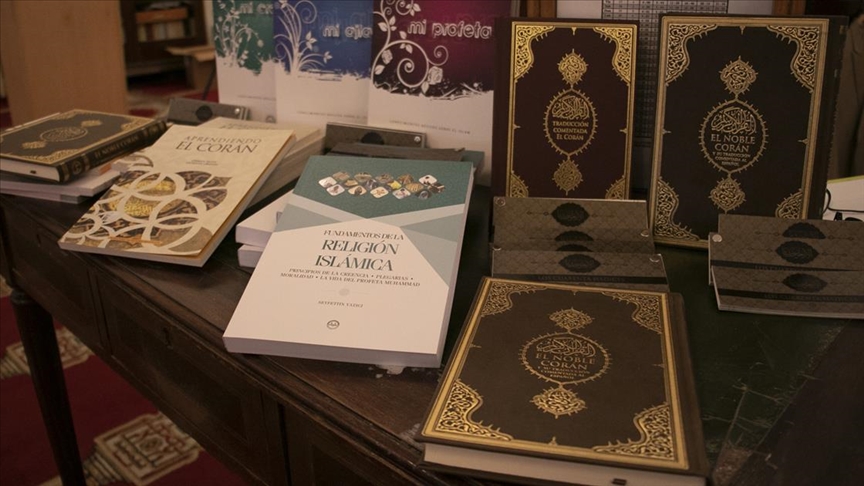 Diyanet'ten Arjantin'deki Müslümanların İslam'ı öğrenmeleri için İspanyolca kitap desteği