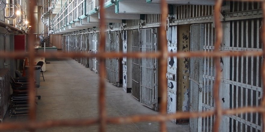 Mısırlı mahkumlar 'insanlık dışı' cezaevi koşullarında hayata tutunmaya çalışıyor