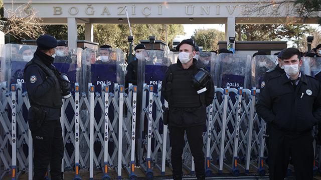 Boğaziçi protestoları: 30 kişi adli kontrolle serbest bırakıldı