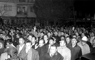 Kahvehane Kavgası “Roman Sürgünü”yle Bitti!