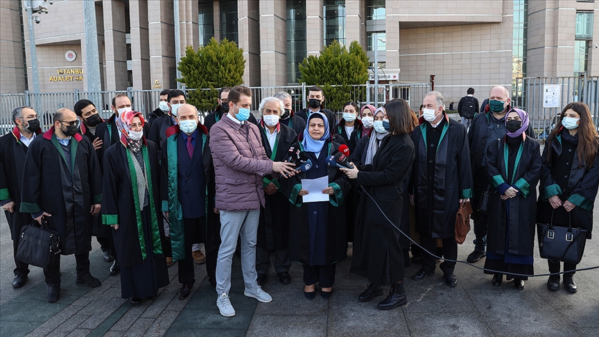 Avukatlardan 28 Şubat'ın yıl dönümü için İstanbul Adliyesi önünde basın açıklaması