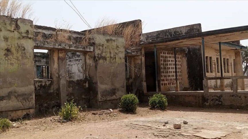 Nijerya'da yatılı okula düzenlenen saldırıda 317 kız öğrenci kaçırıldı