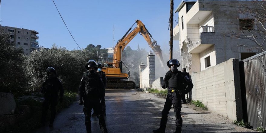 Siyonistler Batı Şeria'da Filistinlilere ait 3 evi yıktı, 12 Filistinli sokakta kaldı