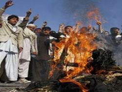 Afganistan'da Halk Sokaklarda ABD'yi Protesto Etti