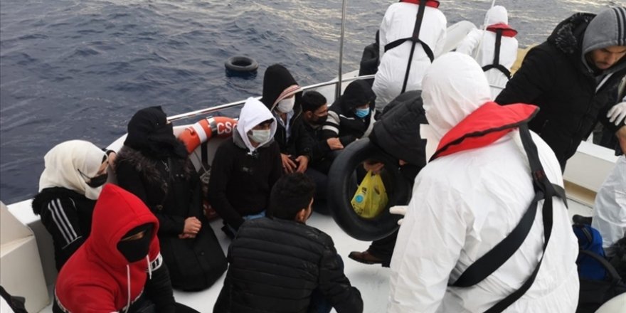 Türkiye kara sularına geri itilen 40 sığınmacı kurtarıldı