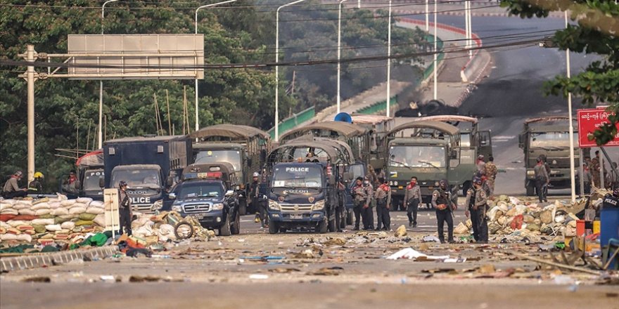 Myanmar'da cunta Yangon kentinin bazı kasabalarında sıkı yönetim ilan etti