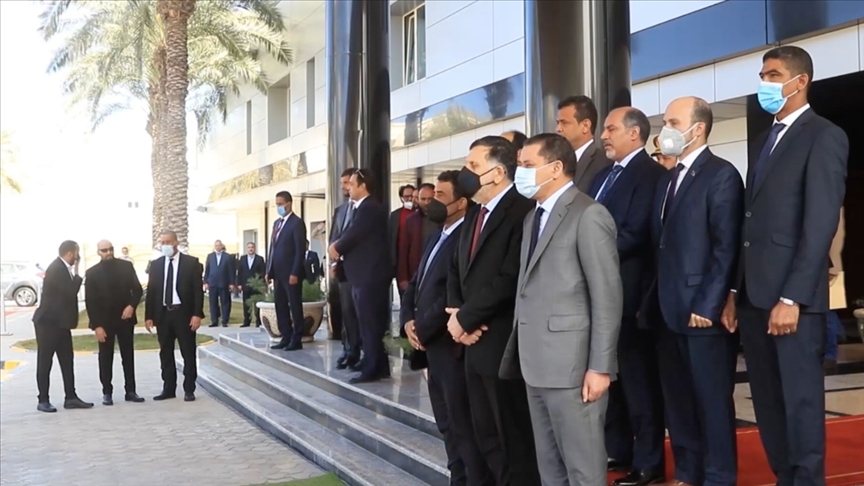 Muhammed el-Menfi, Faiz es-Serrac'dan görevi devraldı