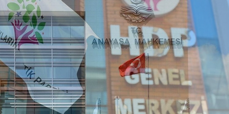 Parti kapatmalar ülkesi: Türkiye