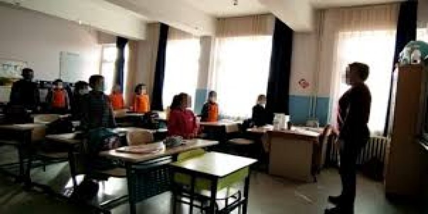 Irkçı andı öğrencilere zorla okutma hayâsızlığı!