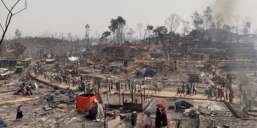 Bangladeş'te Arakanlı Müslümanların kaldığı kampta yangın