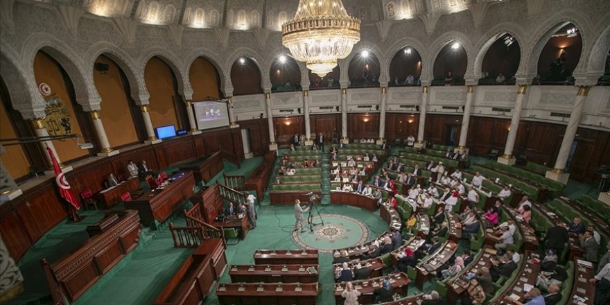 Tunus'ta muhalif siyasetçi Abir Musi'ye üç gün parlamentoya giriş yasağı