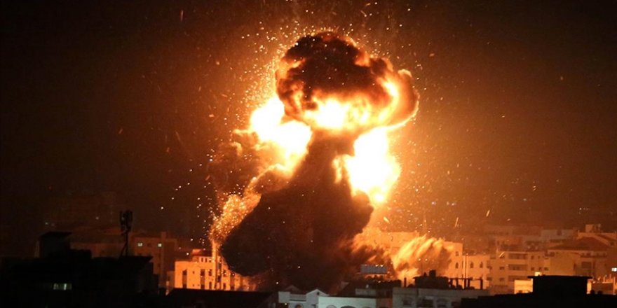 Siyonist İsrail savaş uçaklarıyla Gazze'yi vurdu