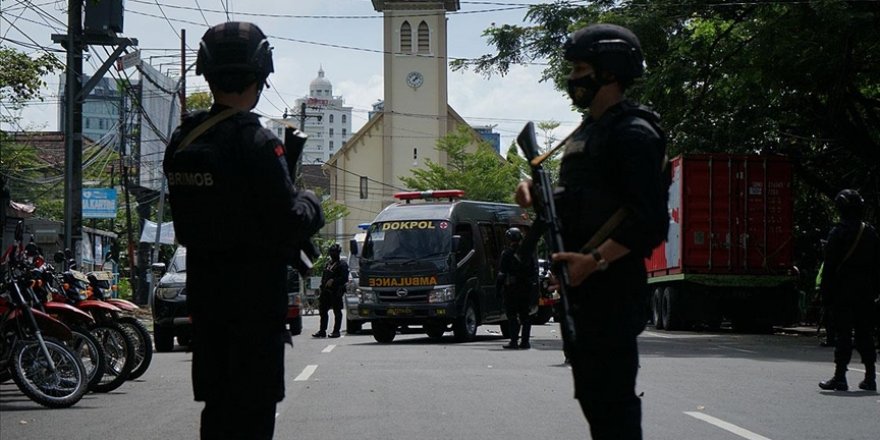Endonezya'da kiliseye bombalı saldırı düzenlendi: 14 yaralı