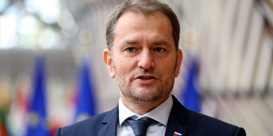 Rus aşısı Slovakya'da siyaseti karıştırdı
