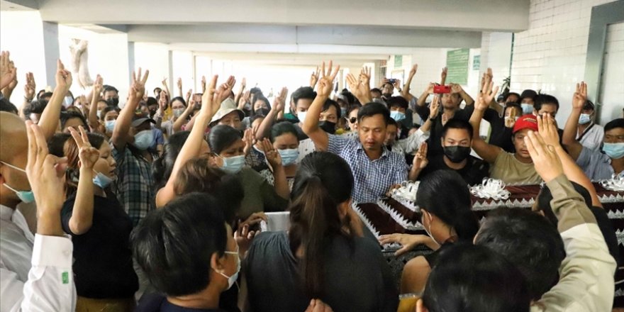Myanmar'da darbeciler katlettikleri protestocuların naşı için ailelerinden haraç istiyor!