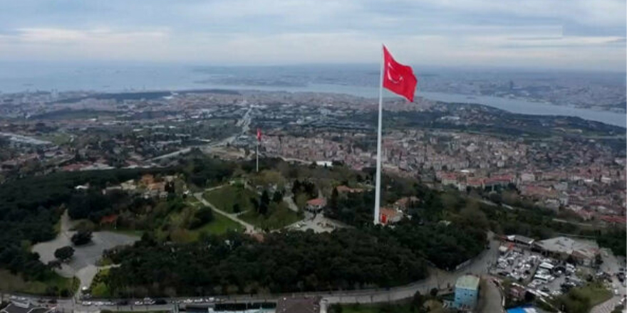 İstanbul'un her yerinden görünecek bayrak fetişizmi