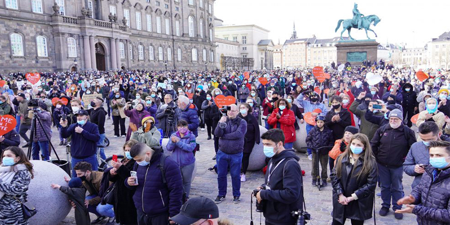 Danimarka'da mültecilere yönelik düzenlemelere karşı protesto eylemi