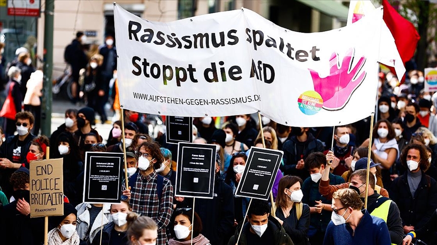 Almanya'nın başkenti Berlin'de polis şiddeti protesto edildi